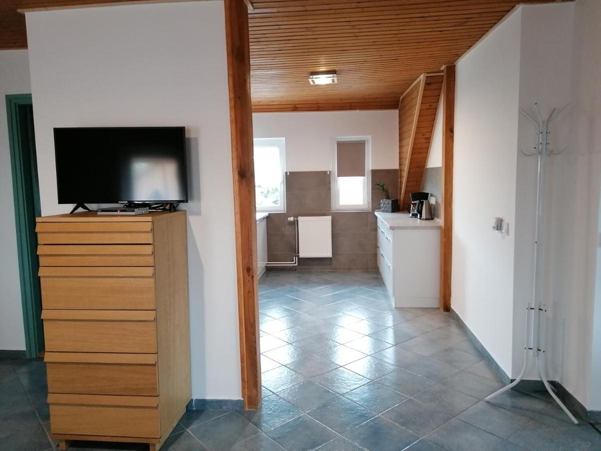 Villa Lili Apartments Balatonkeresztur Bagian luar foto