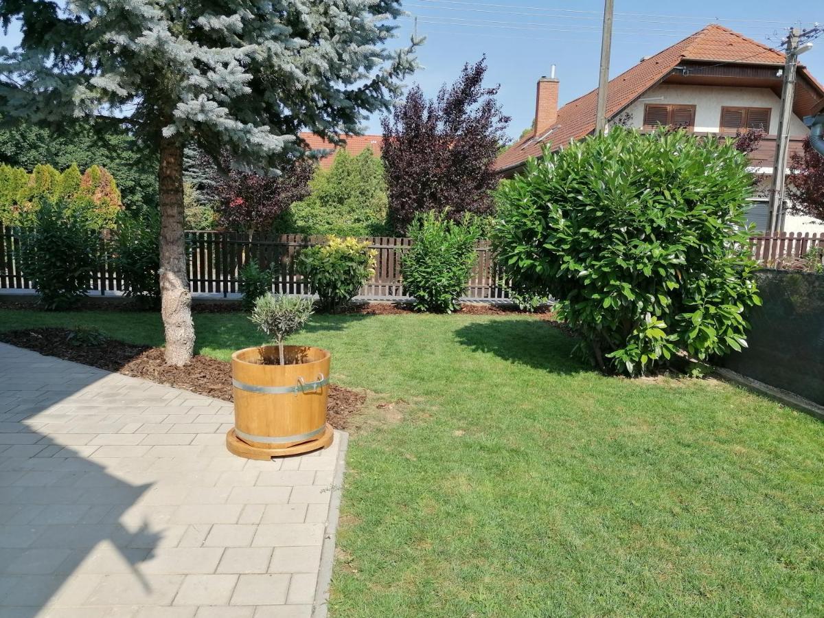 Villa Lili Apartments Balatonkeresztur Bagian luar foto