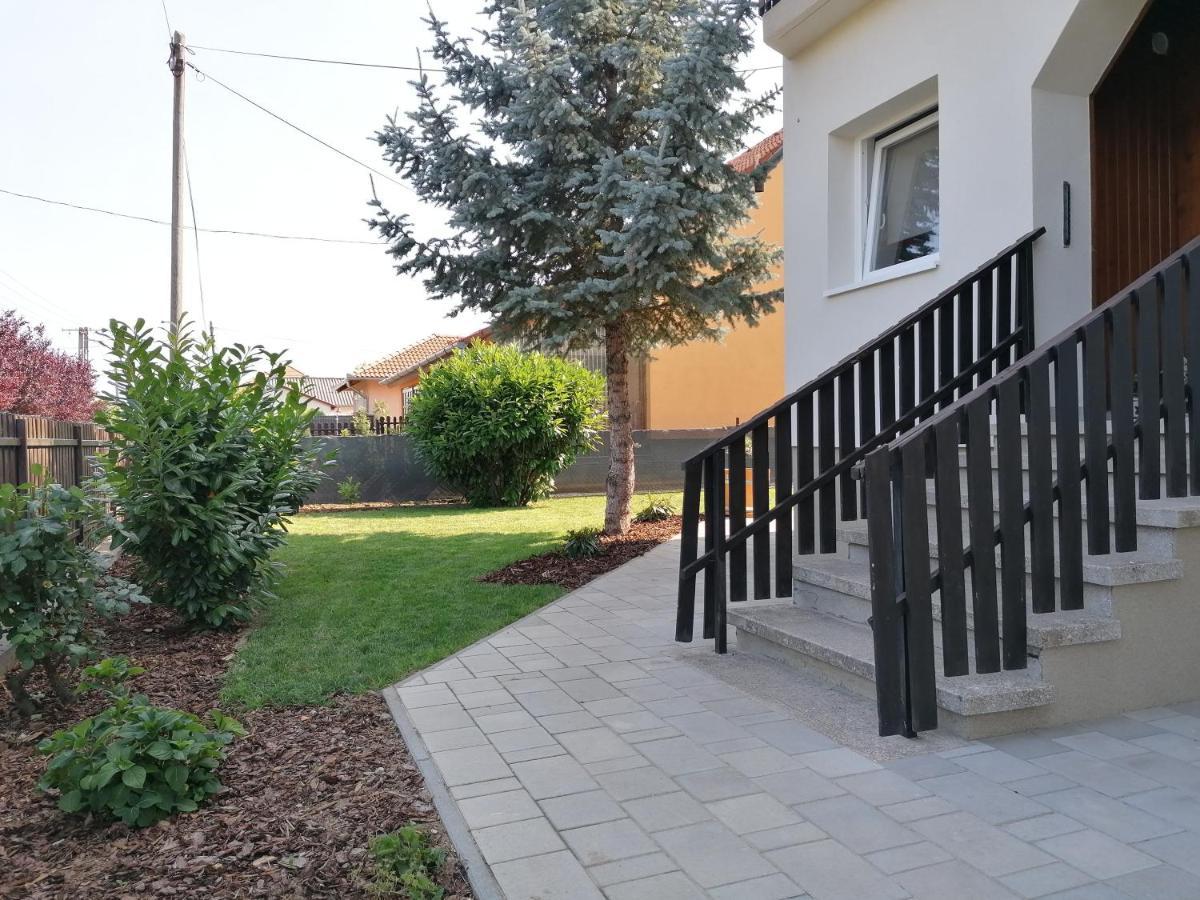 Villa Lili Apartments Balatonkeresztur Bagian luar foto