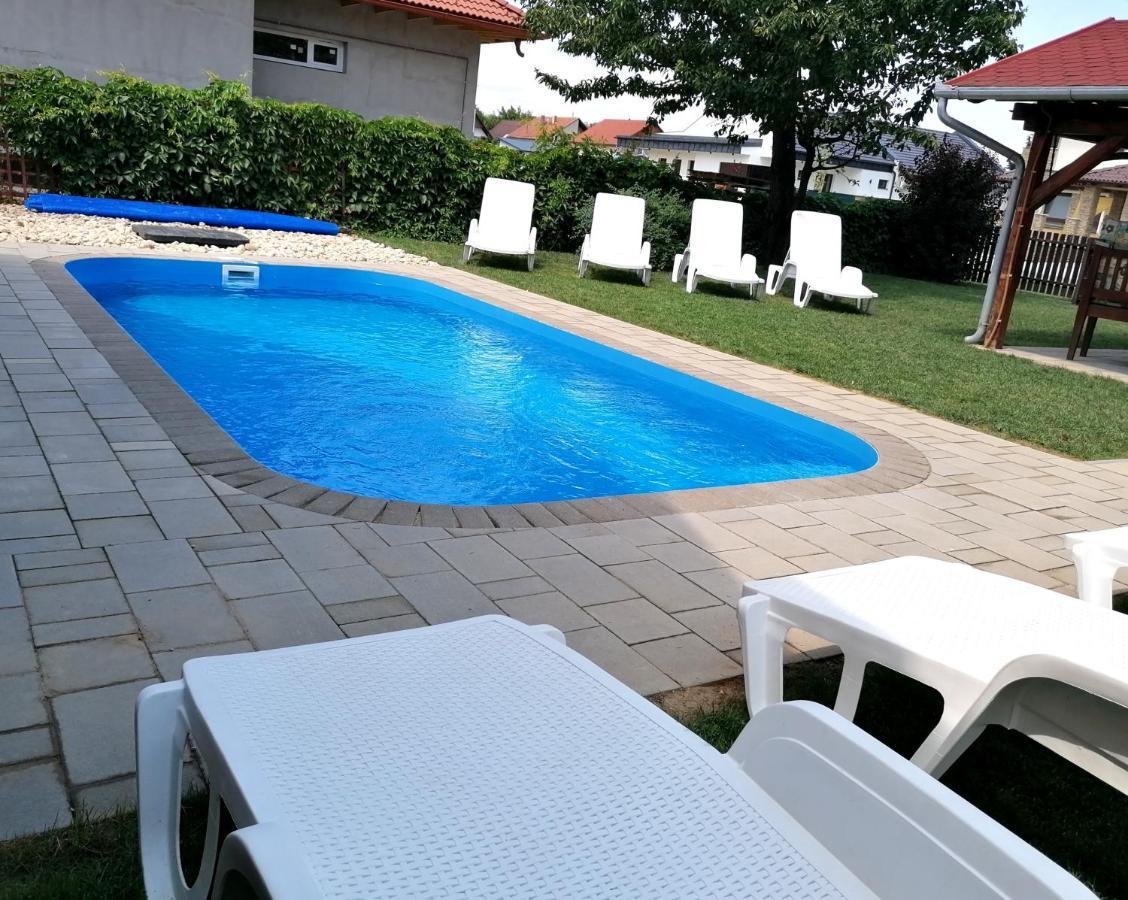 Villa Lili Apartments Balatonkeresztur Bagian luar foto