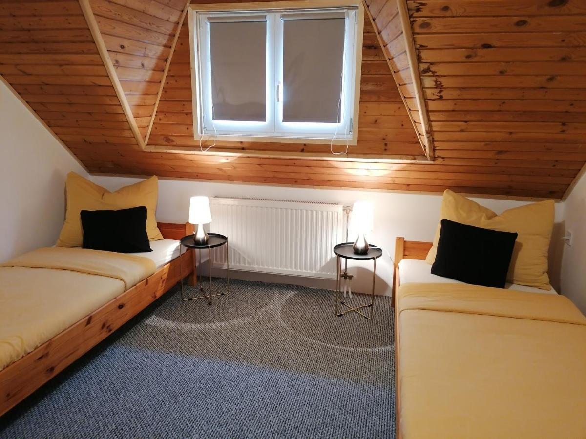 Villa Lili Apartments Balatonkeresztur Bagian luar foto