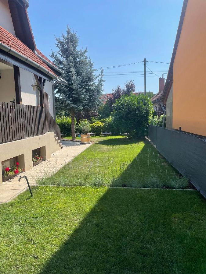 Villa Lili Apartments Balatonkeresztur Bagian luar foto