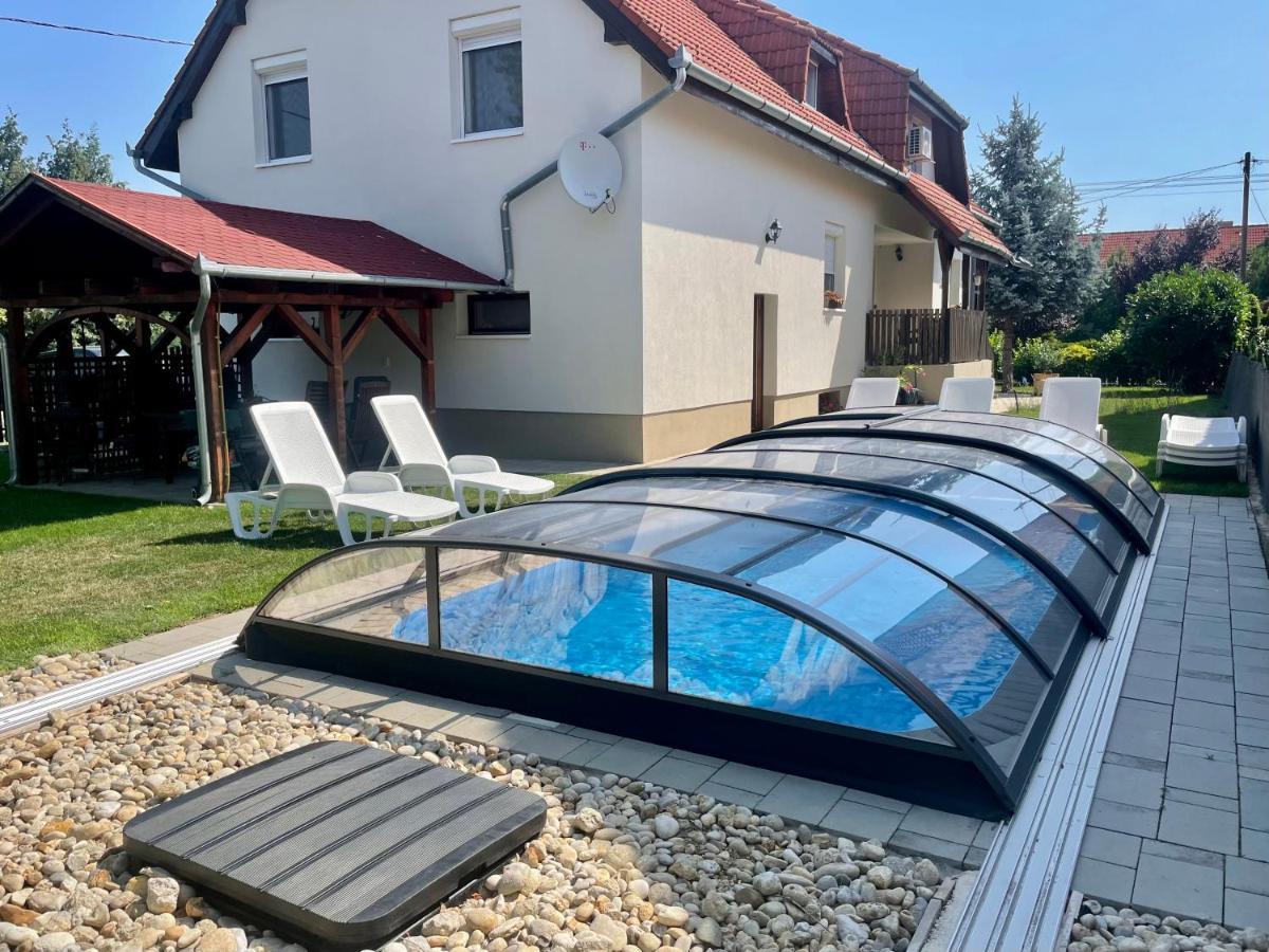 Villa Lili Apartments Balatonkeresztur Bagian luar foto