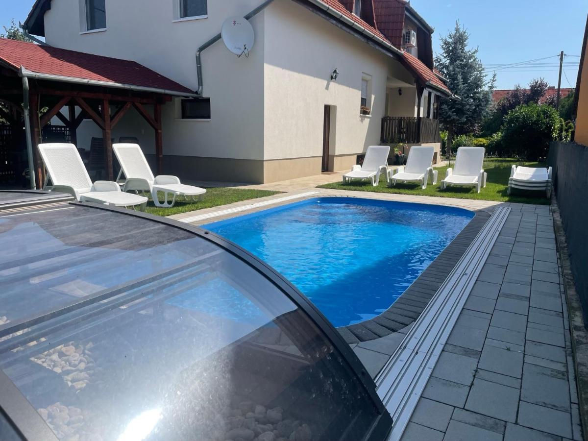 Villa Lili Apartments Balatonkeresztur Bagian luar foto