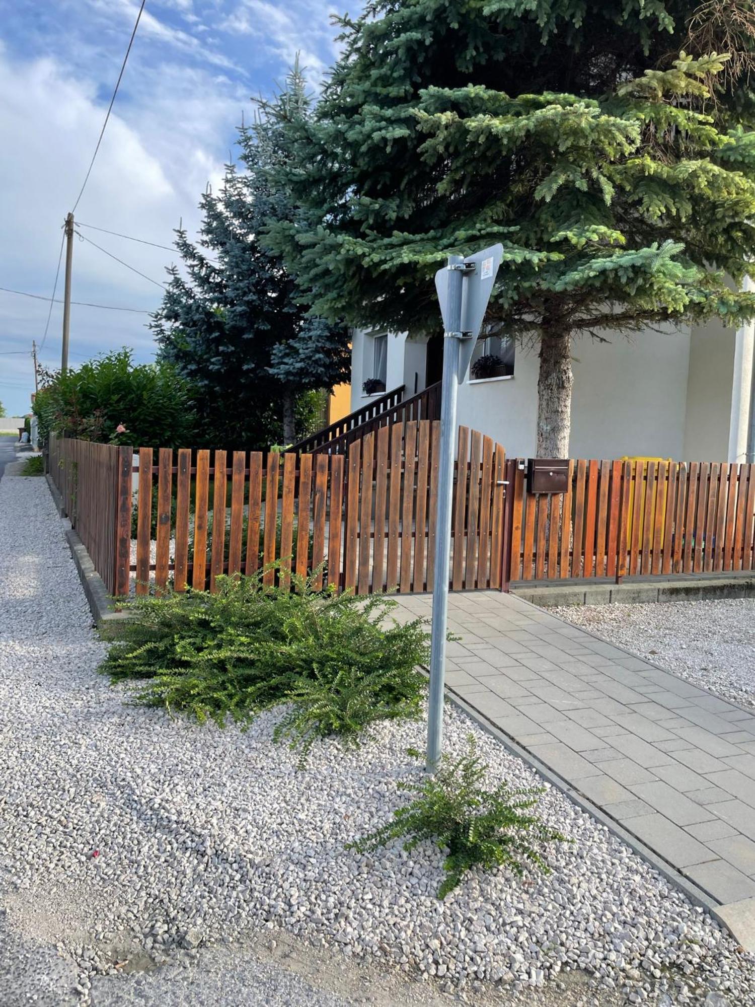 Villa Lili Apartments Balatonkeresztur Bagian luar foto