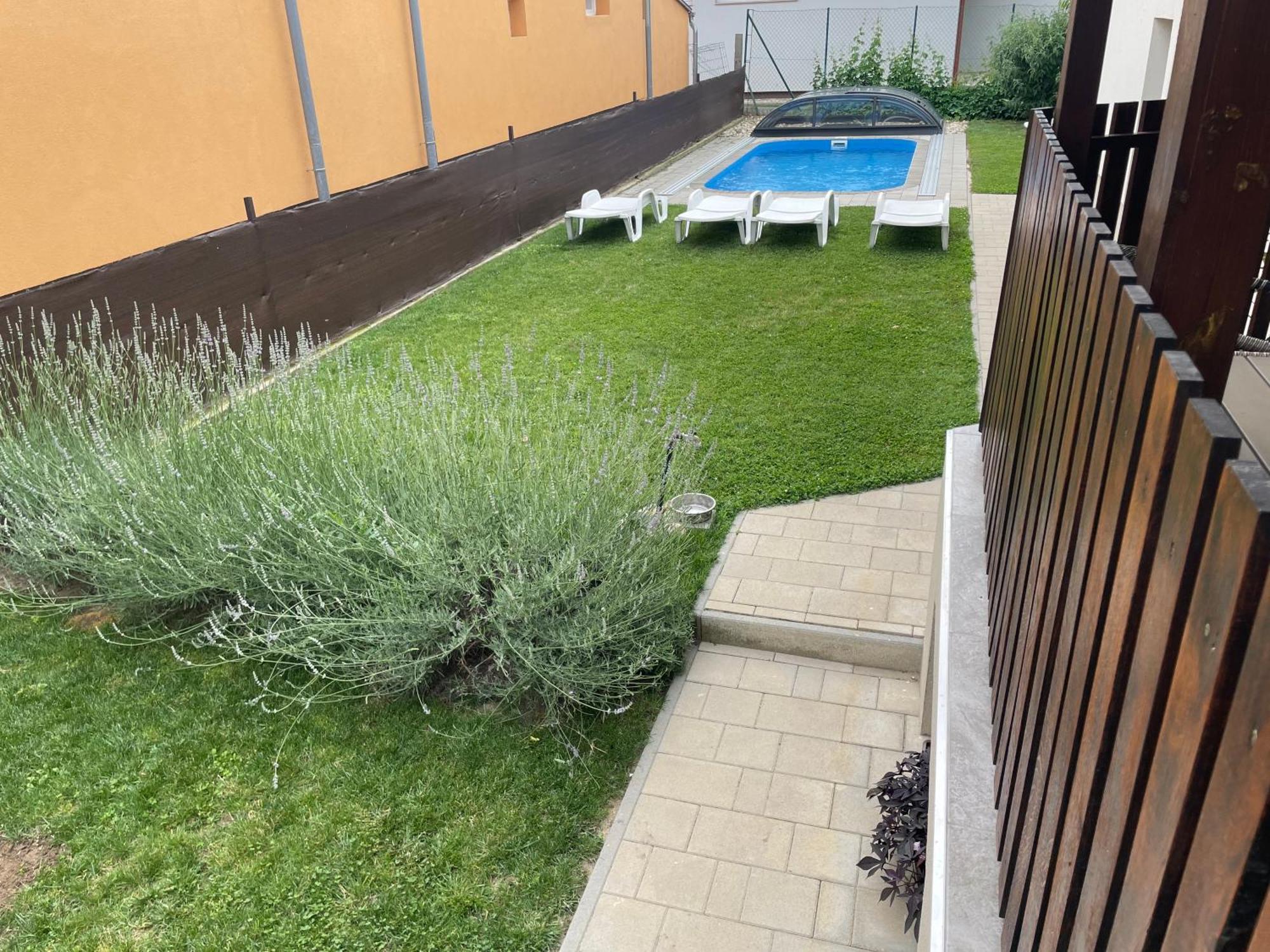 Villa Lili Apartments Balatonkeresztur Bagian luar foto