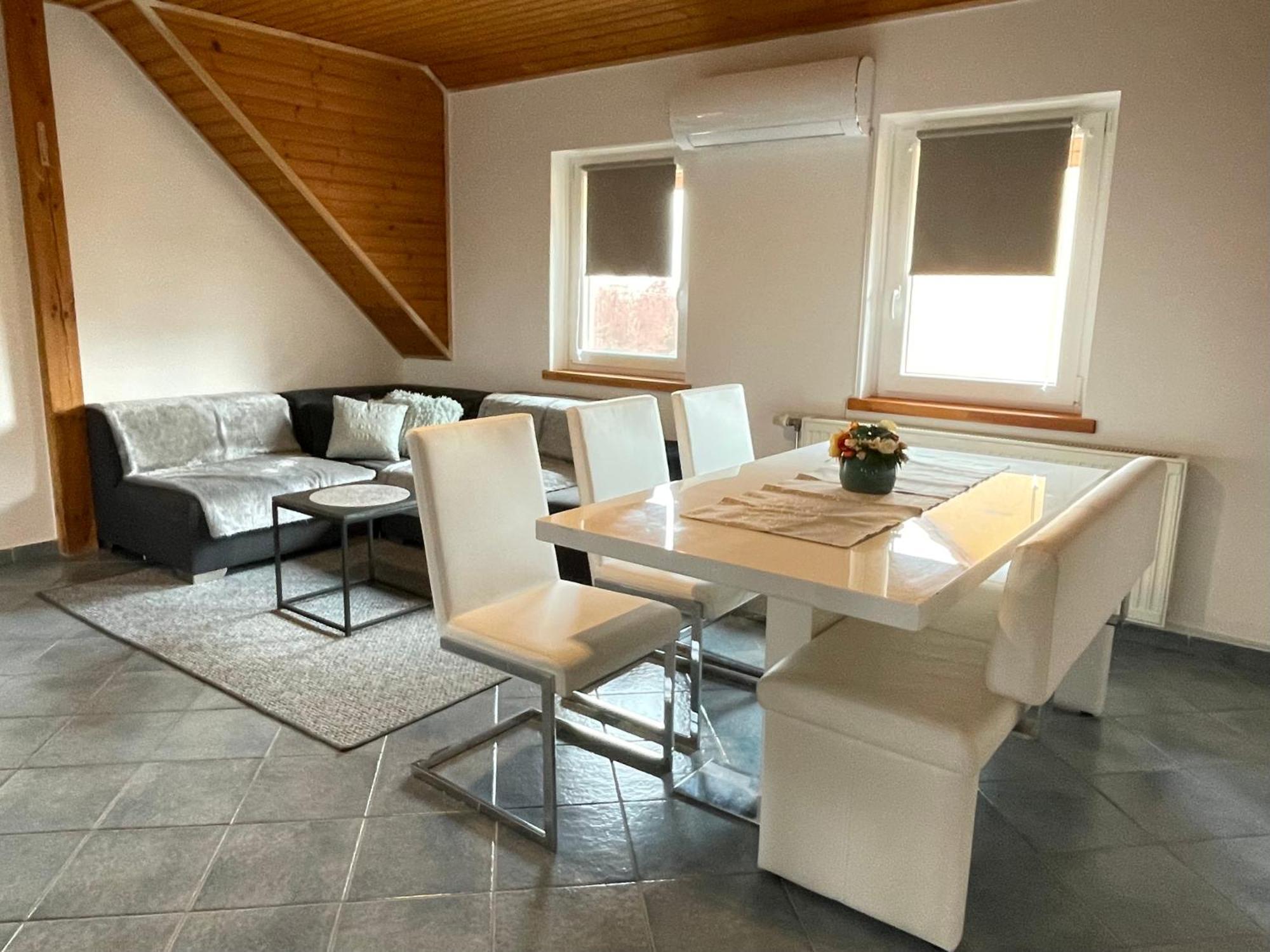 Villa Lili Apartments Balatonkeresztur Bagian luar foto